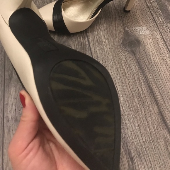 Ann Klein pumps size 8 - Picture 4 of 5